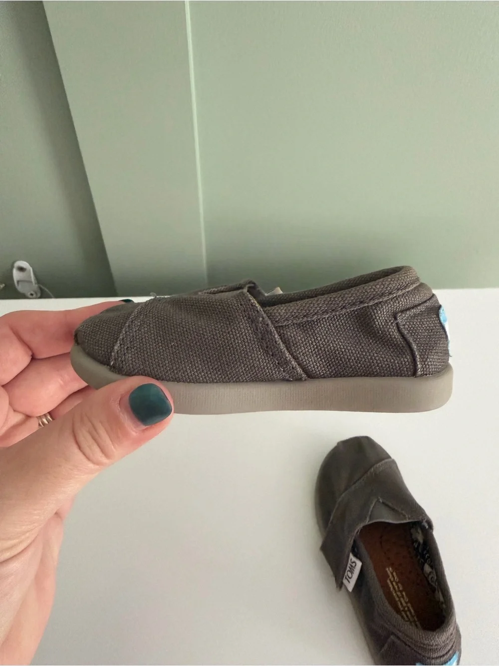TOMS Alpargatas Ash (gray-brown) Canvas Slip-On Casual Shoes Unisex Kids US 4